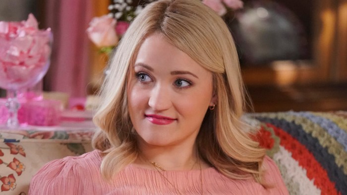 Why Mandy From Young Sheldon Looks So Familiar Mandy moore disneyland tangled