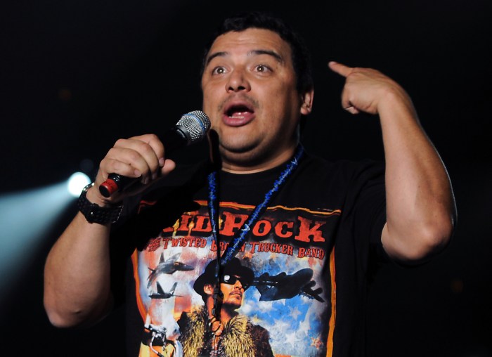13 of China’s Best Stand-up Comedians are Heading to North America — R Comedian sabrina brier on airport etiquette perfecting vibes for girls trip travel hacks