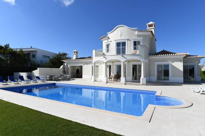 Rent private swimming pool for the day