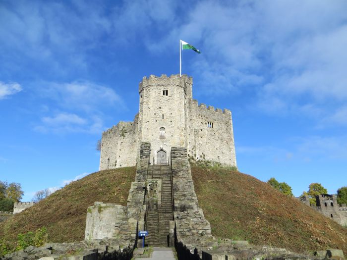 Guide to cardiff castle wales