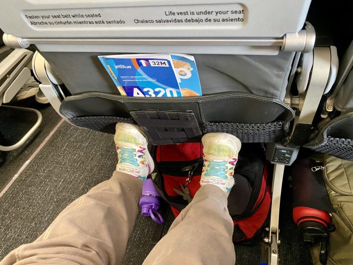Airline seat sizes and legroom