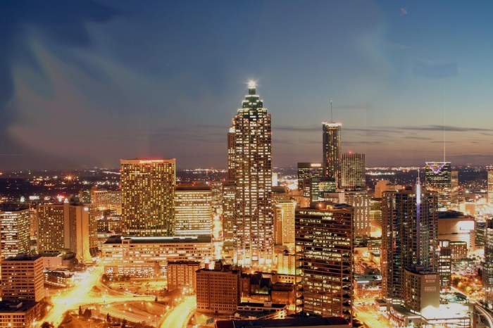 Downtown Atlanta | Things To Do | For Couples Atlanta sports fans cheer play watch