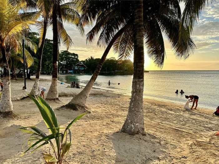 Best beaches in honduras
