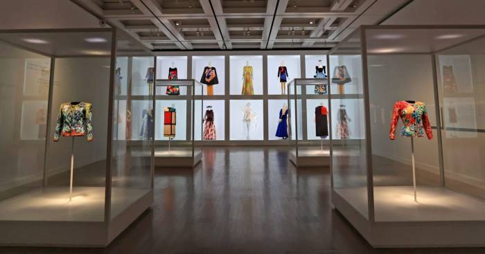 Yves saint laurent exhibition paris
