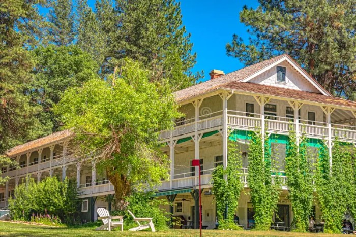Wawona Yosemite National Park Hotel Closing