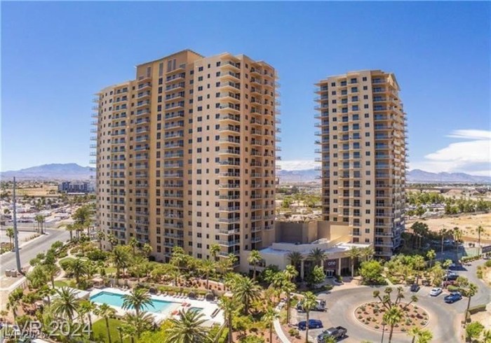 Sphere Lights Up Las Vegas Skyline for First Time to Celebrate ... Las vegas named the most fun city in the u s